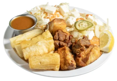 Chicharrones con yuca frita