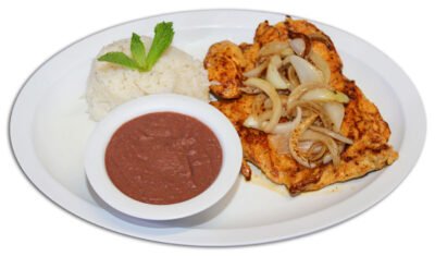 Pollo Encebollado