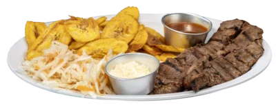 Carne con ensalada y tajadas